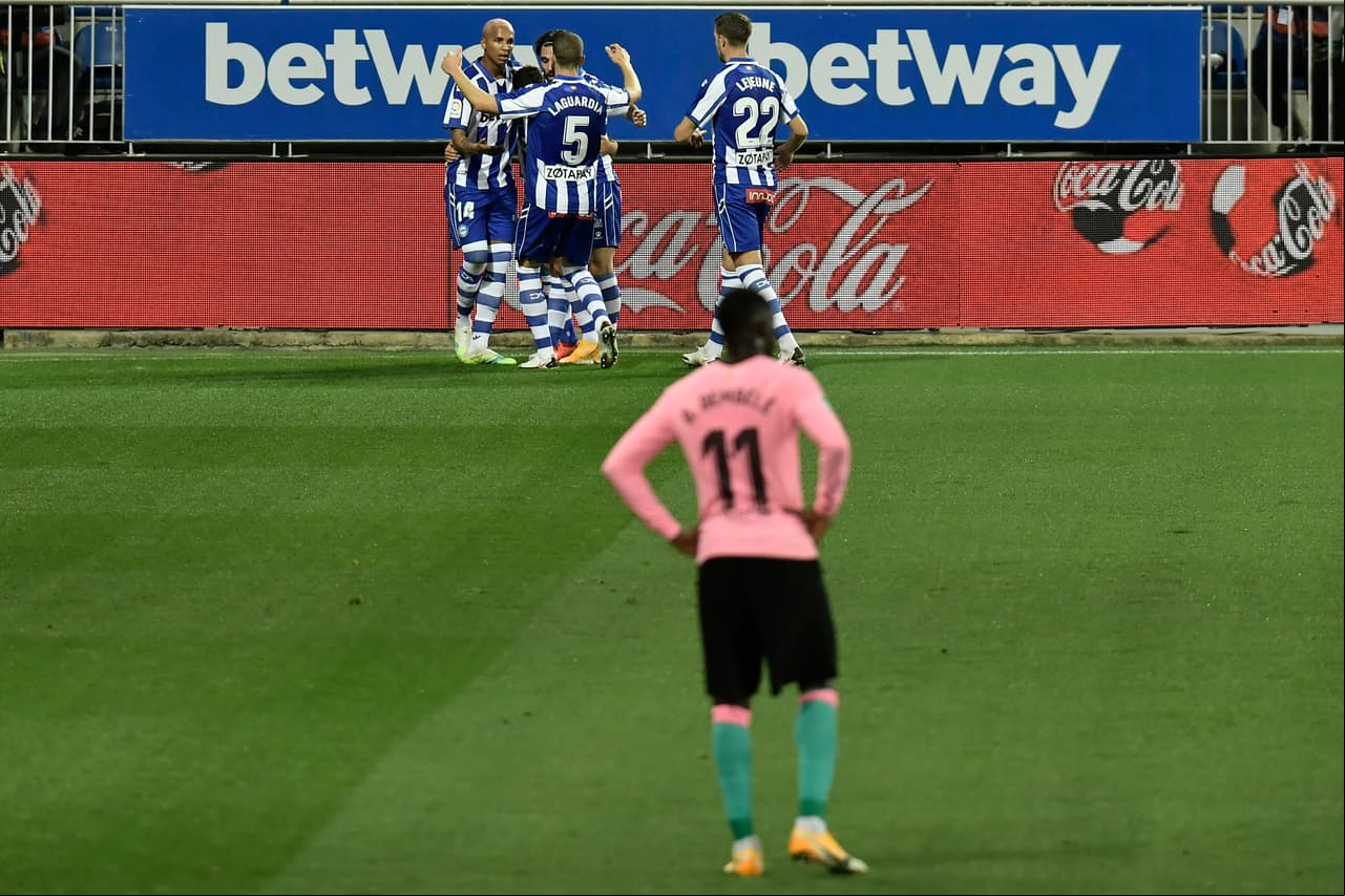 Piqué y Neto protagonizaron una gran pifia que terminó en gol de los locales; el francés marcó gol del empate en el Mendizorroza. Luis Rioja (31’) aprovechó un tremendo error de la zaga blaugrana para abrir el marcador. Griezmann (63’) emparejó los cartones.