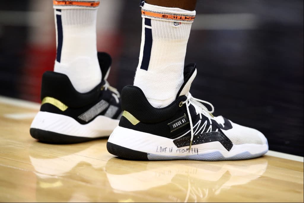De colores, con dedicación o camuflados, los diseños de los mejores basquetbolistas del mundo.