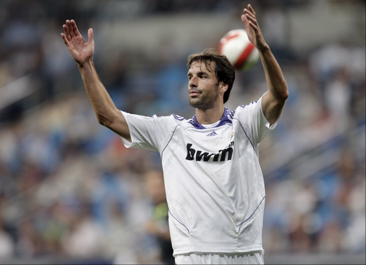 Ruud van Nistelrooy - El gran delantero holandés, que se sumó desde el Manchester United en el 2006, llegó a 64 goles y 13 asistencias jugando en el Madrid donde ganó el doblete de Liga.