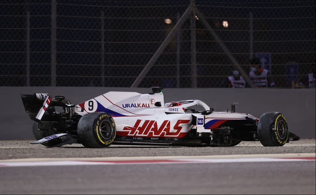 Inicia la Formula 1 con muchas sorpresas, Lewis Hamilton se corona campeón del primer Grand Prix del año, mientra que el mexicano Sergio Pérez, de ir en último lugar por un problema en su monoplaza, terminó quinto lugar en su debut con la escudería Red Bull. Su compañero Max Verstappen logró la segunda posición, mientras que Valtteri Bottas quedó en tercer lugar con Mercedes Benz.