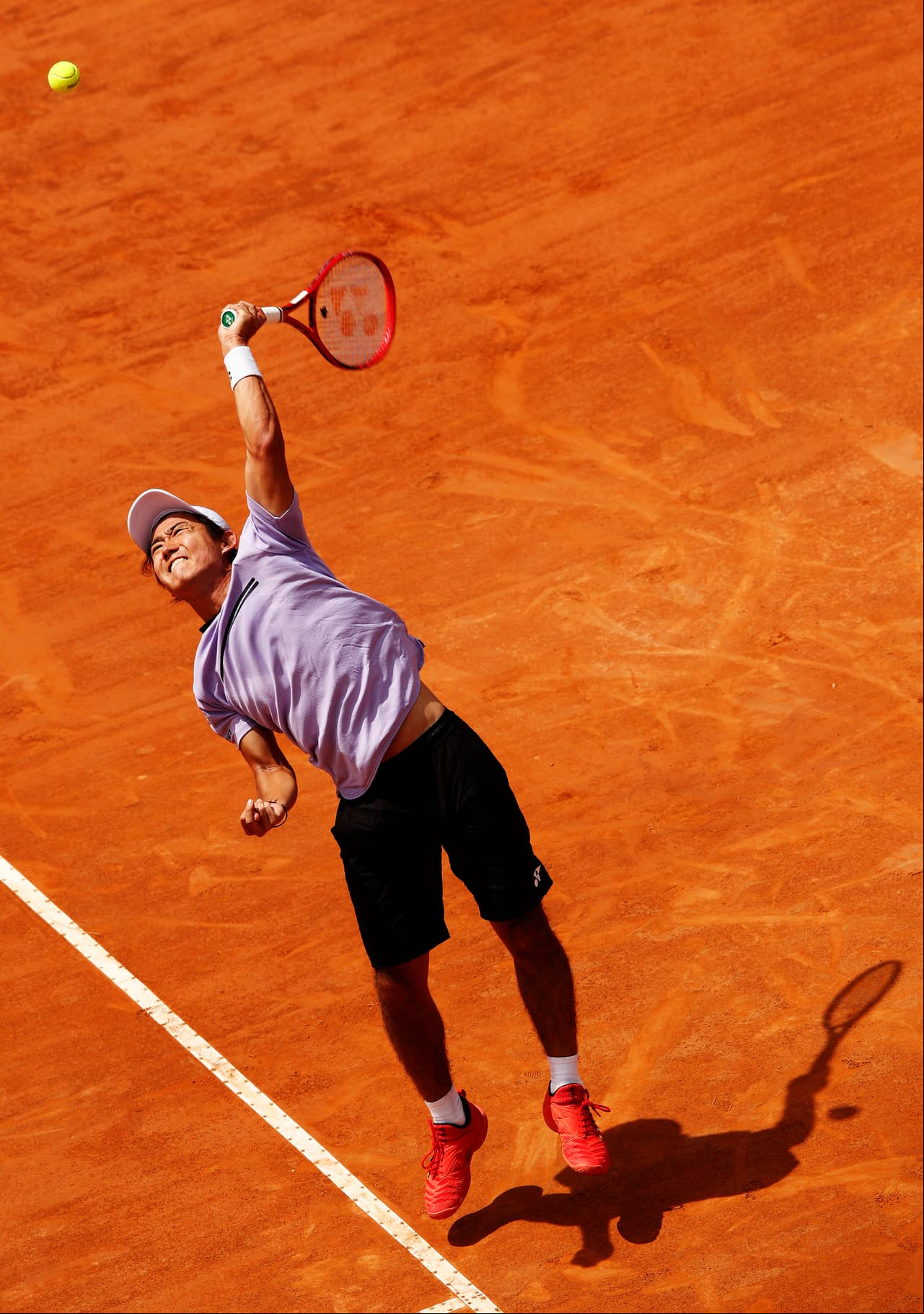 El japonés Yoshihito Nishioka (foto) no pudo contra el argentino Diego Schwartzman, que lo arrolló por 6-1 y 6-4 en su estreno y jugará la segunda ronda con el español Albert Ramos, número 88 del ránking ATP.