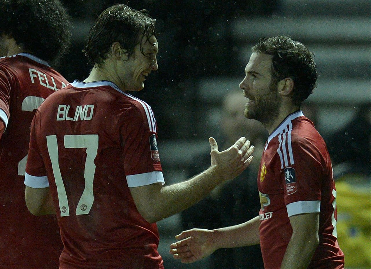 Mata y Blind serían los primeros descartes de Mourinho en el Manchester United