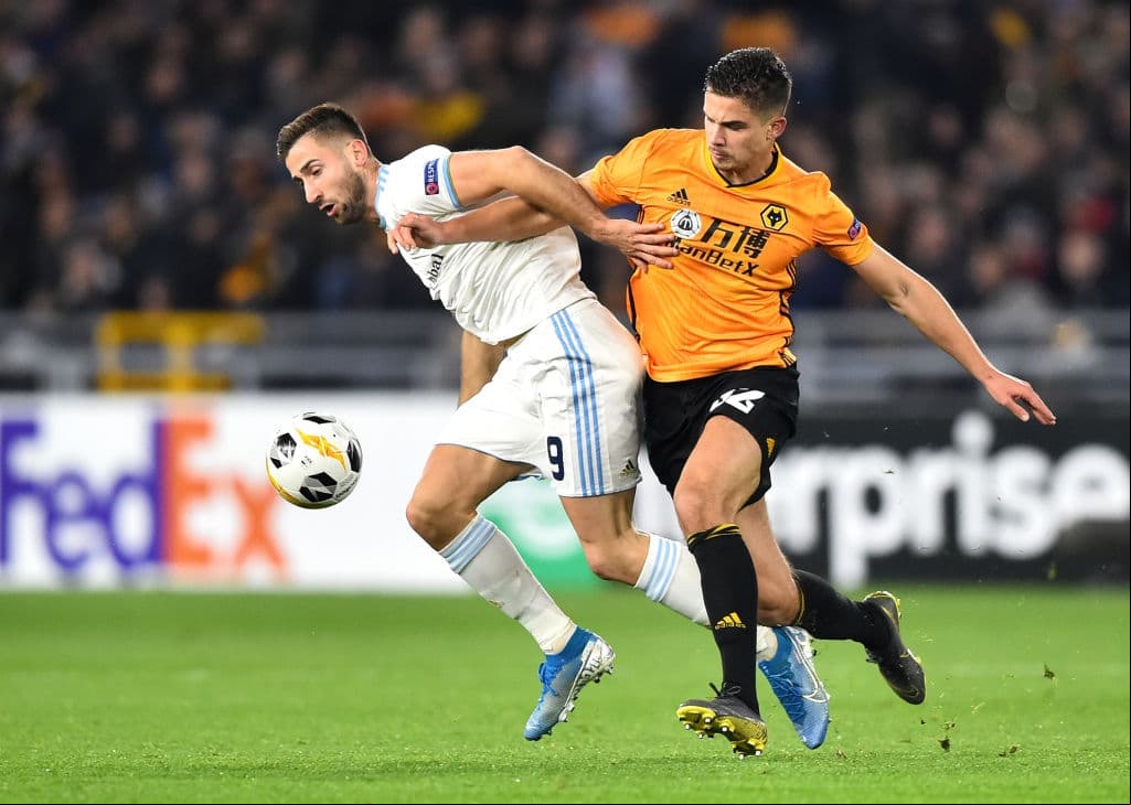 Con susto y alegría de Raúl Jiménez, el Wolverhampton se impone en casa por la mínima al Slovan Bratislava.