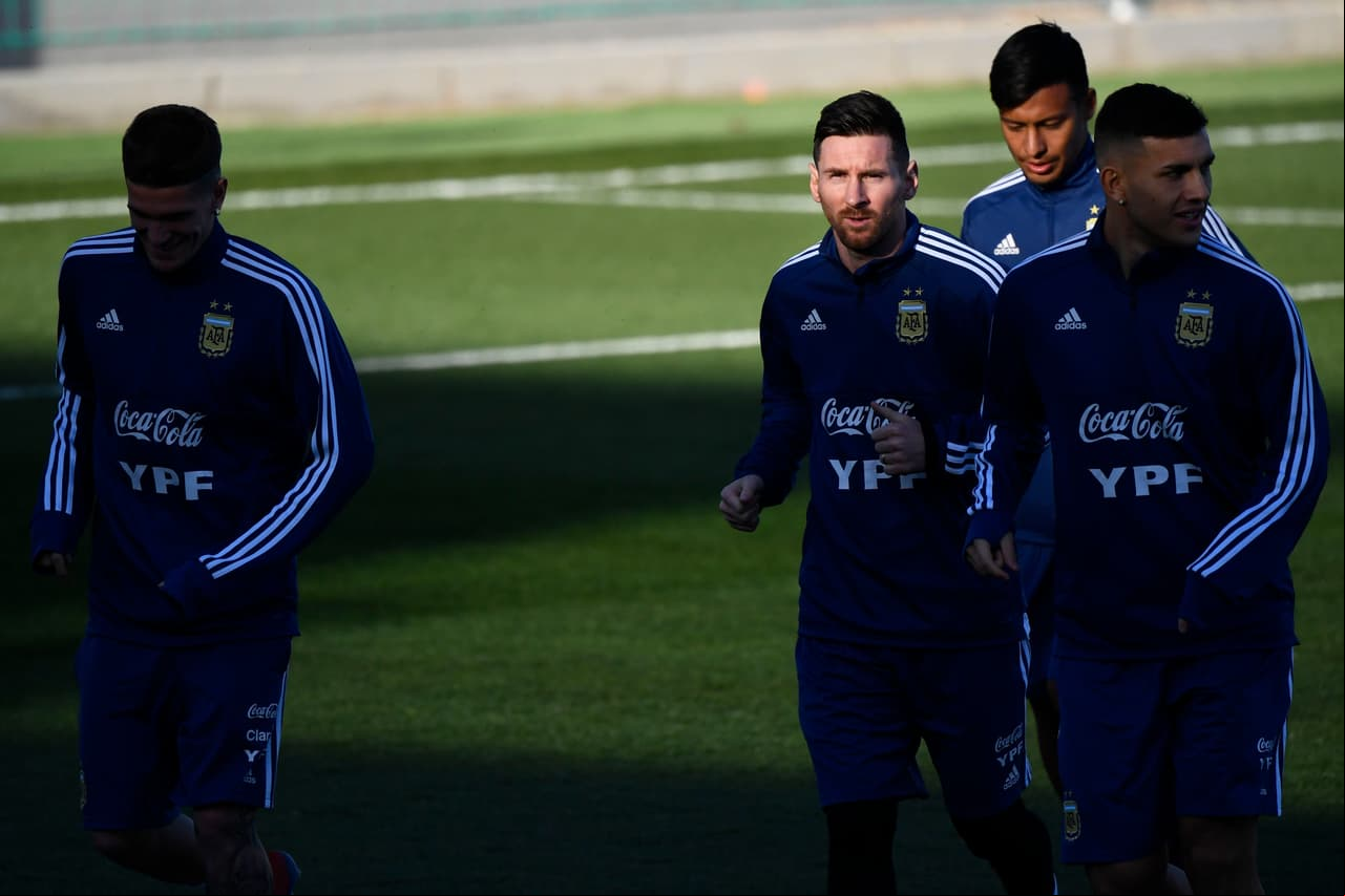 Lionel Messi tuvo su primer entrenamiento en Madrid con la selección de Argentina luego de una ausencia de ocho meses de retiro del equipo tras el Mundial de Rusia 2018.