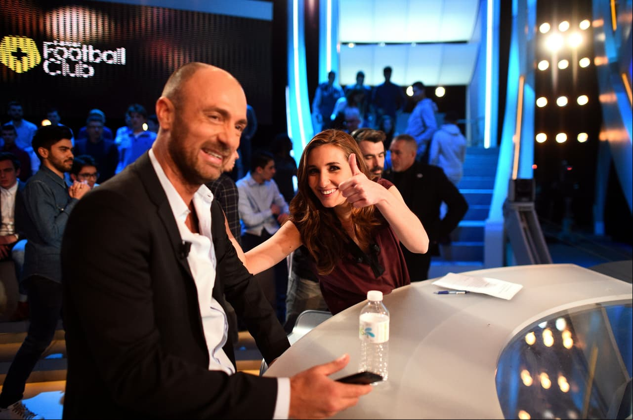 Cristophe Dugarry nunca fue un delantero muy escepcional, tuvo sus momentos pero nunca brilló, o no tanto como lo hizo en las radios de Francia donde es todo un rockstar.