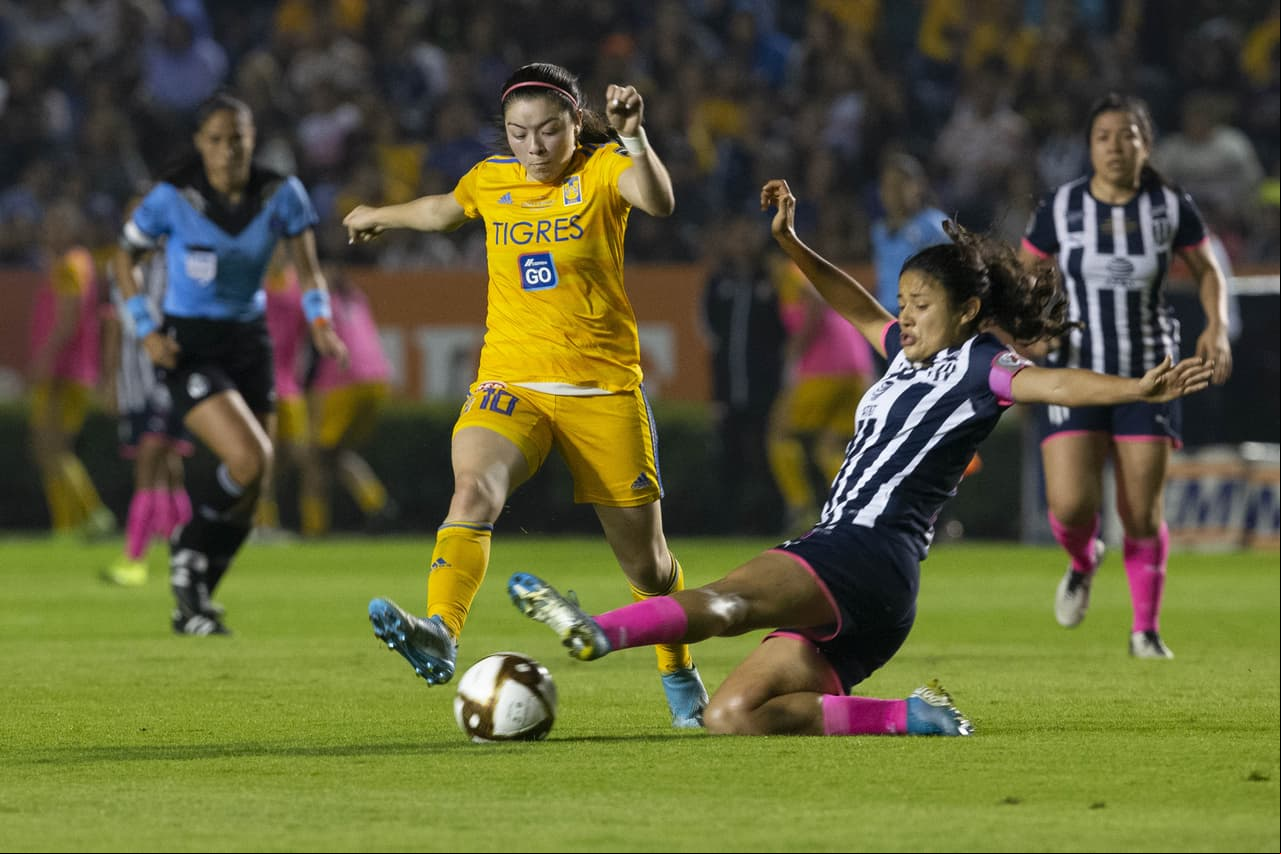 Con goles de Belén Cruz por parte de Tigres y gol de Ania Mejía para Monterrey, las regias empatan en el volcán, en la ida de la final de la Liga MX Femenil.