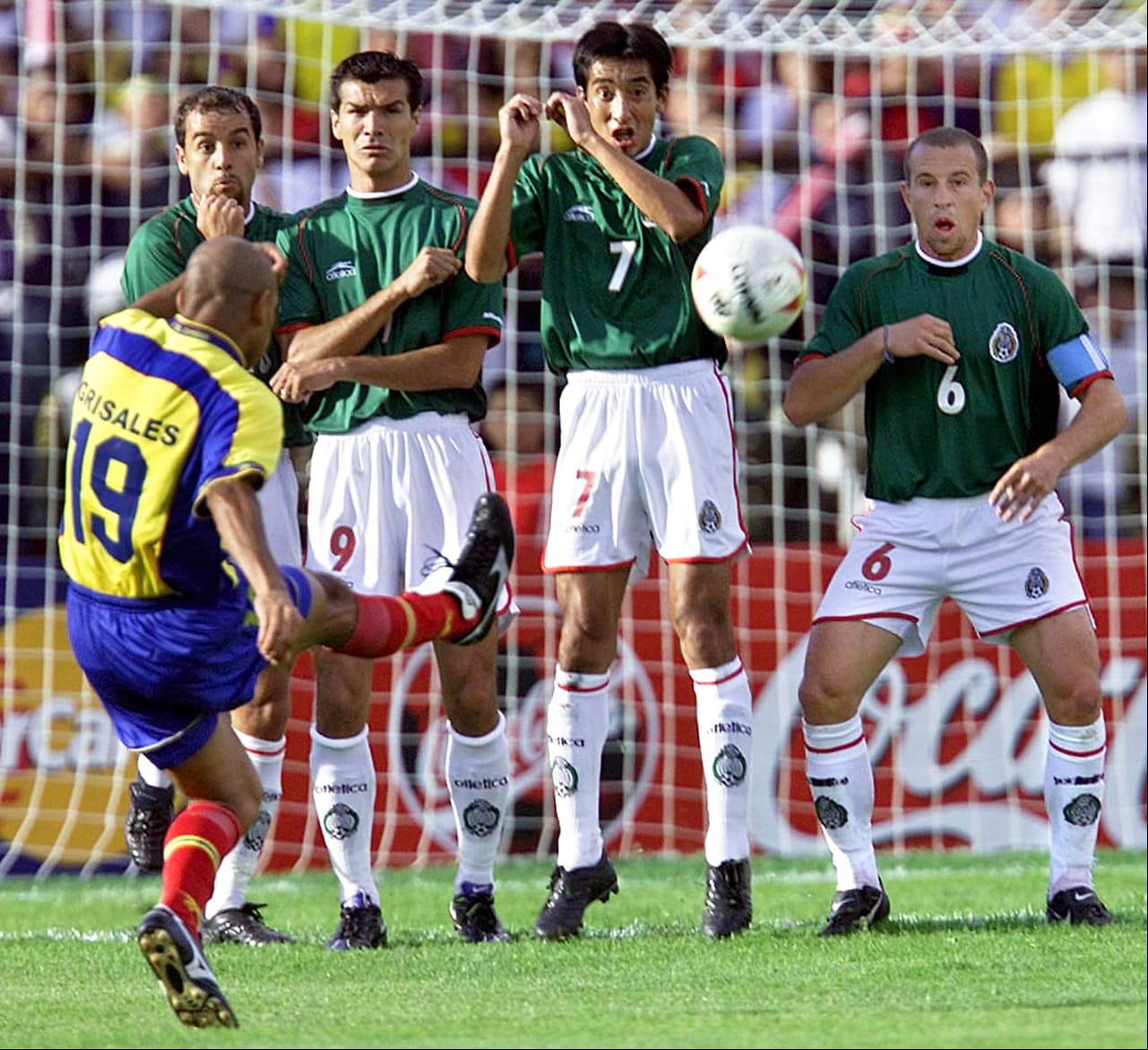 En 1993, en Ecuador, perdió ante Argentina por 2-1 y en el 2001 cayó frente a la anfitriona Colombia por 1-0.