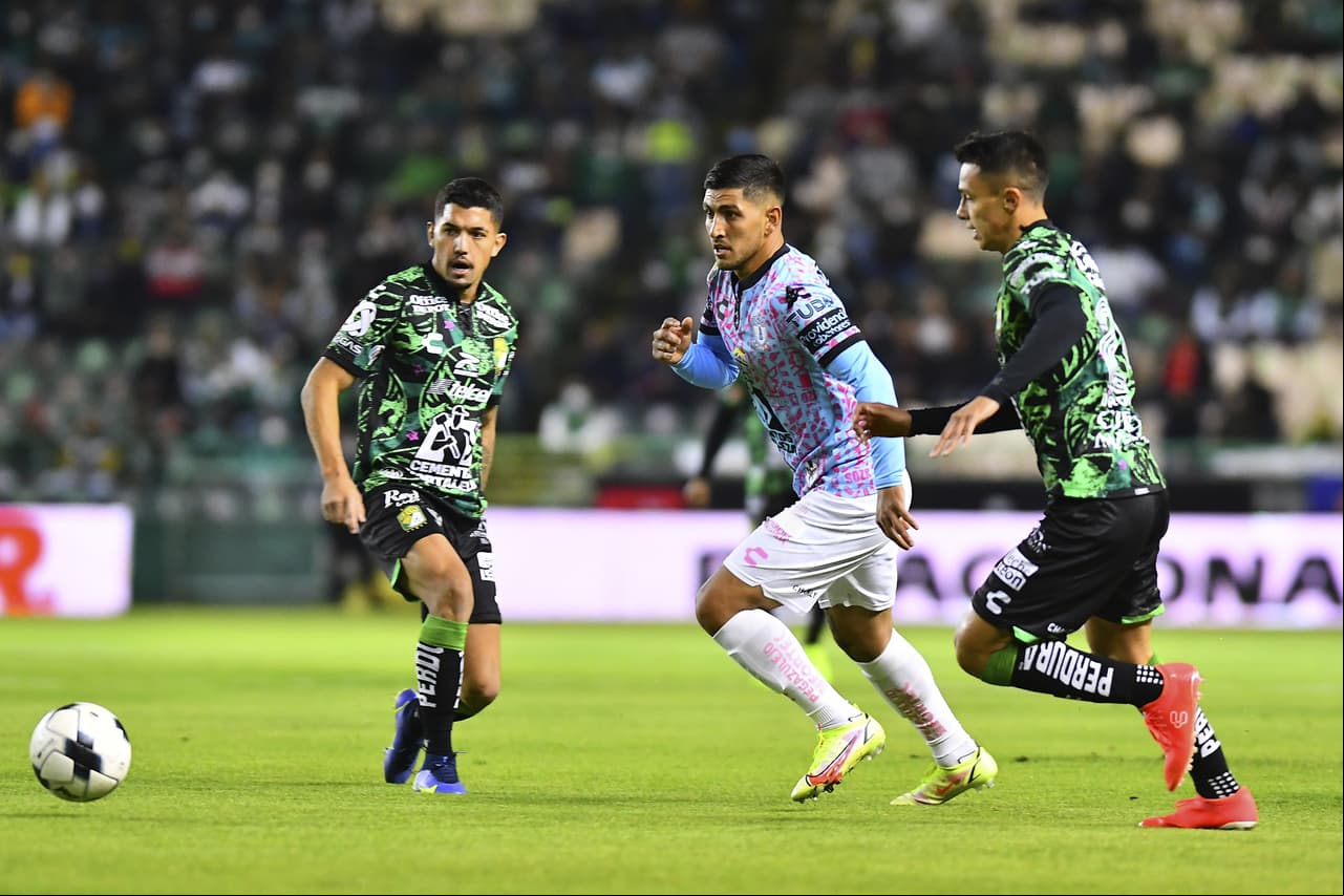 León logro su primera victoria del campeonato ante un Pachuca que marchaba con pase perfecto bajo el mando de Guillermo Almada.