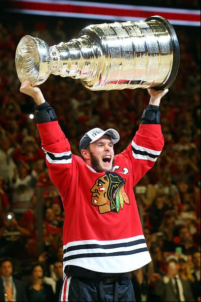 Desde el 1938 los Chicago Blackhawks no ganaban en su propia casa. Este es el tercer título en seis años