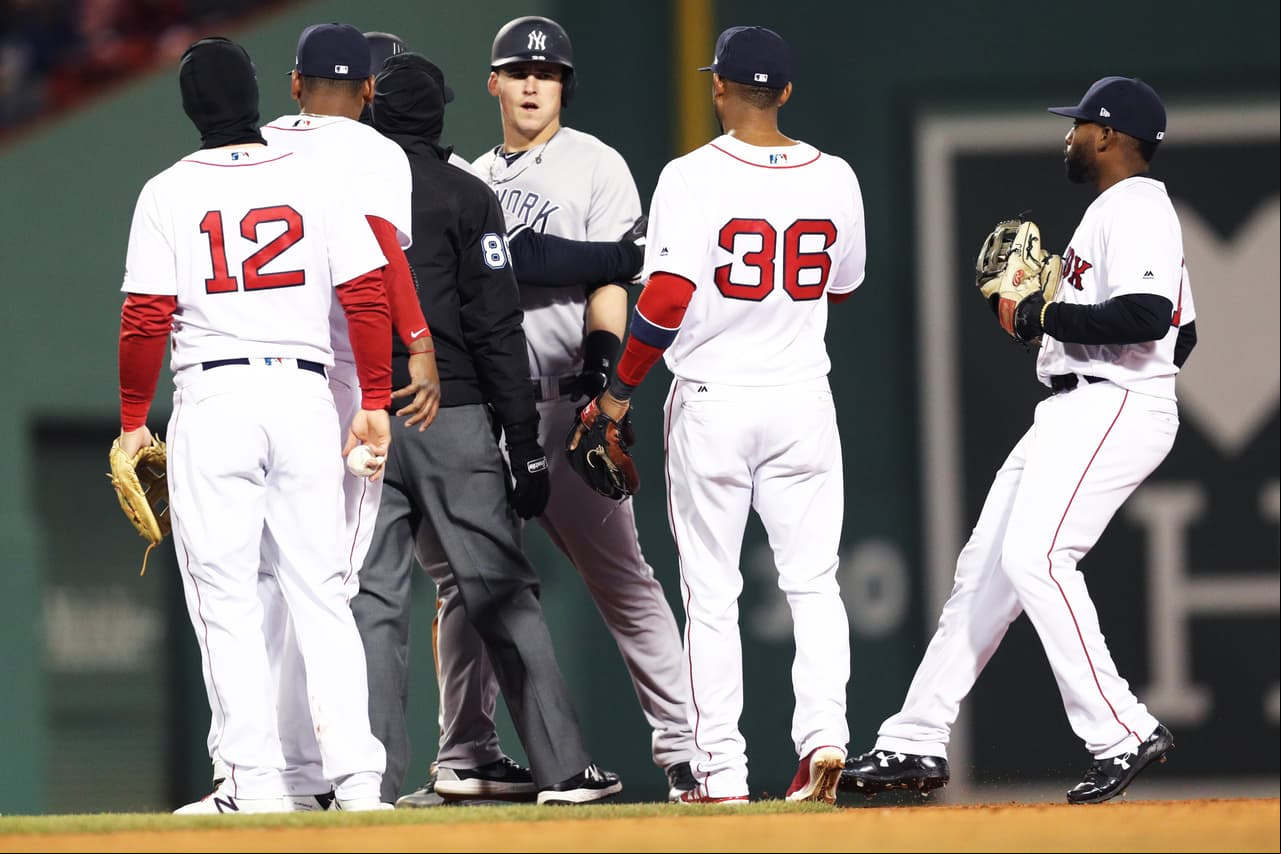Al final Tyler Austin era el más caliente de todos pues acabó con un buen golpe en la mejilla izquierda tras la pelea.