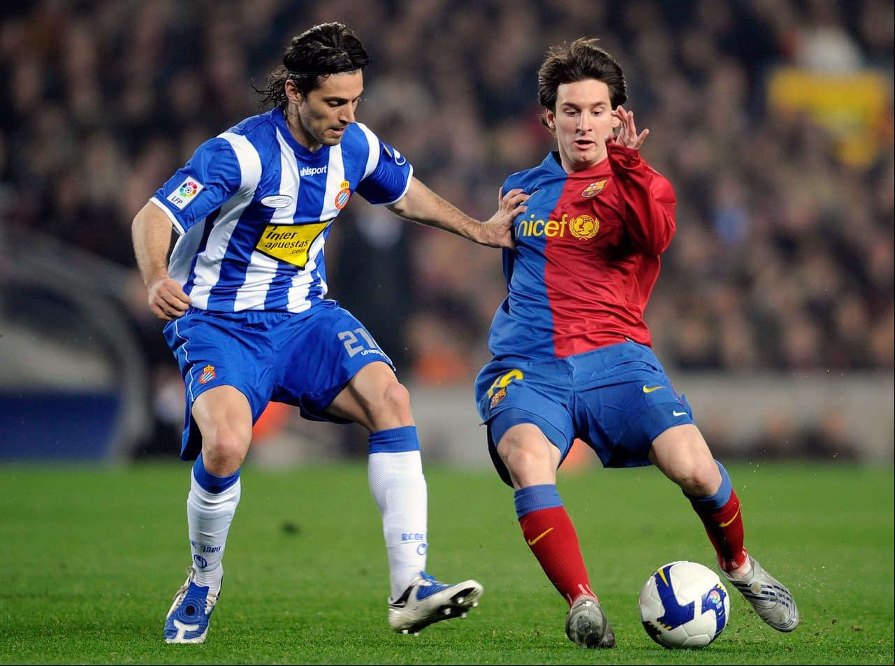 En la banca rival se quedó Dani Jarque, quien moriría de un infarto en 2009, durante la pretemporada del Espanyol en Italia.