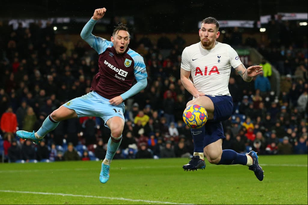 Totteham cae ante el penúltimo equipo de la tabla en la Premier League, Burnley, con marcador de 1-0, partido pendiente de la J13. El único gol de la tarde fue por parte de Ben Mee al 71'.