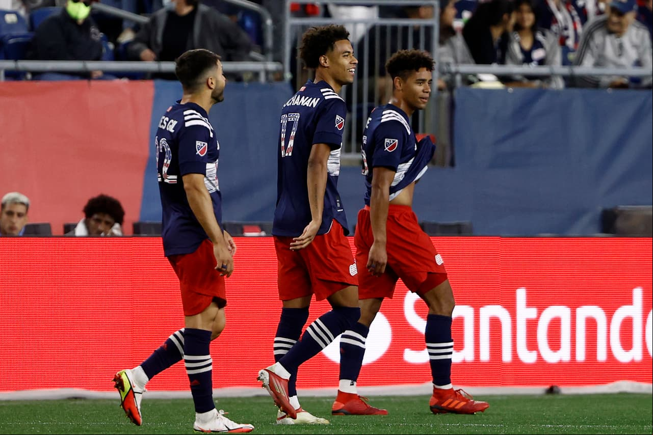 El canadiense Tajon Buchanan terminó anotando el 2-1 final de New England Revolution, que sigue inalcanzable en la tabla general.
<br>