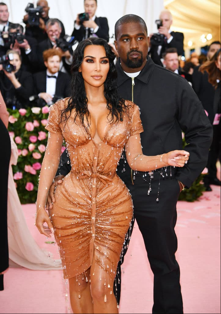 Kim empezó a lucir más elegante al lado del rapero.