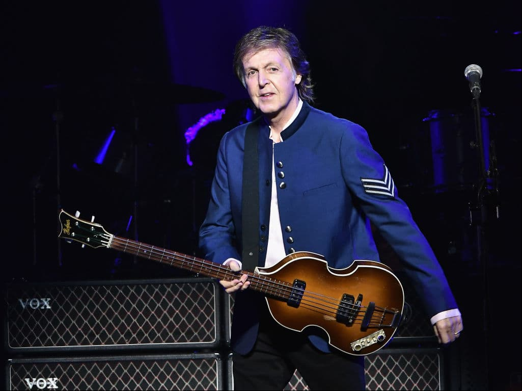 El exintegrante de Los Beatles tiene a su nombre unas de las canciones más famosas del mundo junto a John Lennon y además de esas regalías, Paul también ha logrado una gran fortuna gracias a sus canciones como solista y a los Tours mundiales que ha realizado.