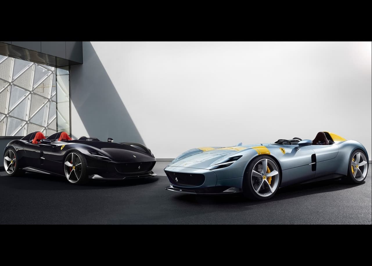 Existen dos variantes del Ferrari Monza, la SP1, como la que compró Cristiano Ronaldo hace unos días, y la SP2, como la que tiene su rival en la liga italiana, Zlatan Ibrahimovic, quien supuestamente 
<a href="https://tudn.descargarjuegos.org/_next/image?url=https://st1.uvnimg.com/67/1b/b88929d74bd084c51ba851f857ed/ferrari-monza-sp1-2019-1600-09.jpg&w=1280&q=75 1280w