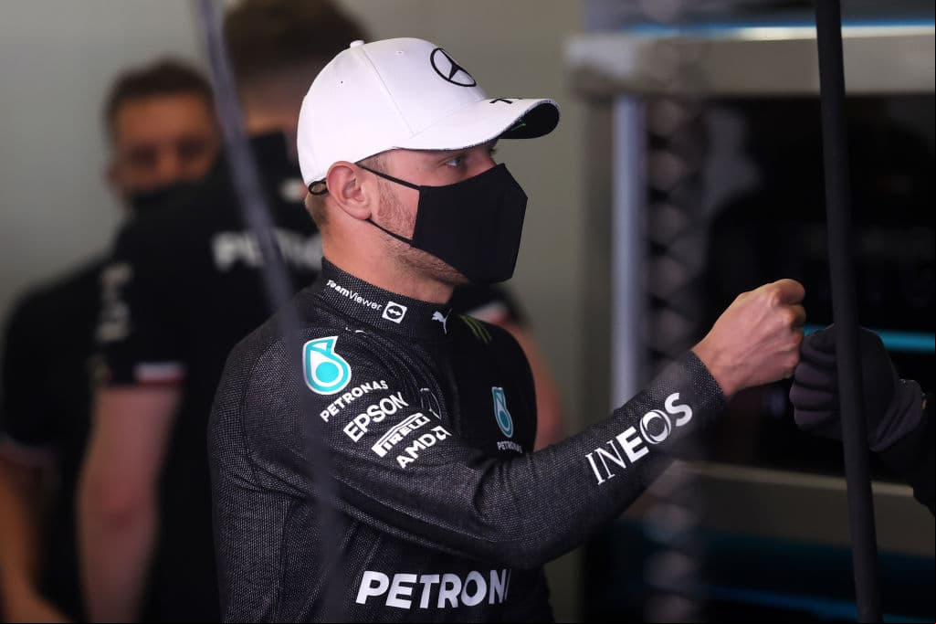 En la primer práctica, Bottas se llevó el primer lugar con 1:18.341, seguido de su compañero Lewis Hamilton (1:18.417) y Max Verstappen (1:18.464). Para la segunda práctica, las cosas camnbiaron un poco, El neerlandés Max Verstappen fue el más rápido con un tiempo de 1:17.301, mientras que Bottas lo persiguió con 1:17.725, Hamilton fue tercero con 1:17.810 y ‘Checo’ Pérez repitió la cuarta posición superando su tiempo de las primeras prácticas con 1:17.871.