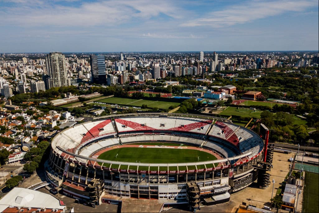 Puede recibir hasta 70 mil espectadores.