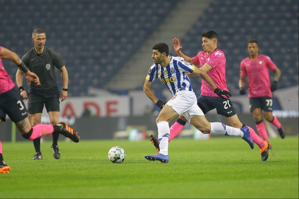 Con goles de Sérgio Oliveira, Toni Martínez y Evanilson, Porto gana y toma el subliderato momentáneo de la Primeira Liga.