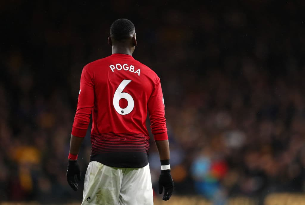 Uno de sus mejores amigos es Paul Pogba, con quien tiene una gran relación, incluso hablan a menudo. Por ello tiene su camiseta.