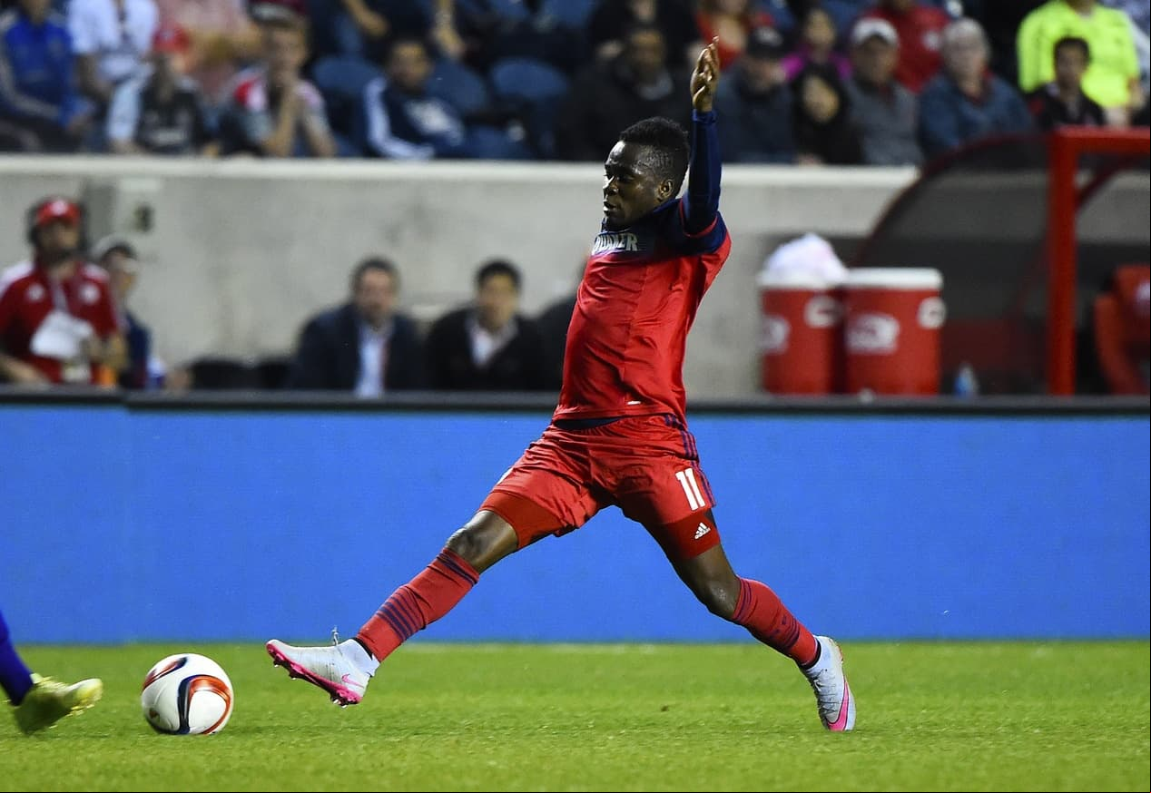 Las ausencias de David Accam, al escocés Shaun Maloney y al triniteño Joevin Jones, todos afectados a sus respectivas selecciones nacionales, pesaron en Chicago Fire que sucumbió 2-0 ante Nee England Revolution.