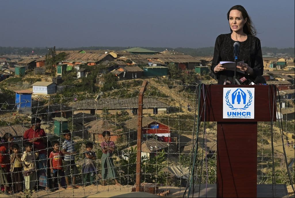 La organización Amnistía dijo: “Importante. Gracias Angelina ".