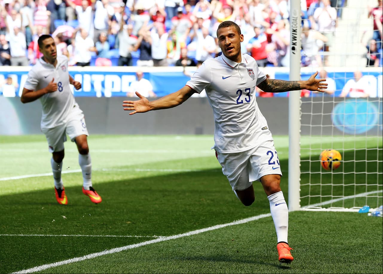 Fabian Johnson. Posición: Defensa. Edad: 28 años. Club: Borussia Mönchengladbach (Bundesliga). Veces seleccionado: 41. Descripción: Defensor duro con buena salida con la pelota para el ataque, juega bien la pelota aérea.