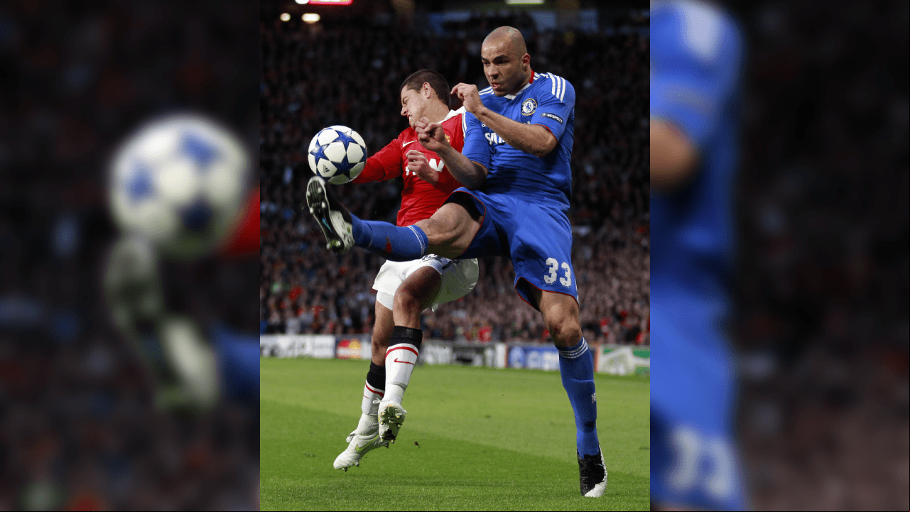 'Chicharito' Hernández peleó todos los balones y se mostró muy participativo en el ataque de los Red Devils.