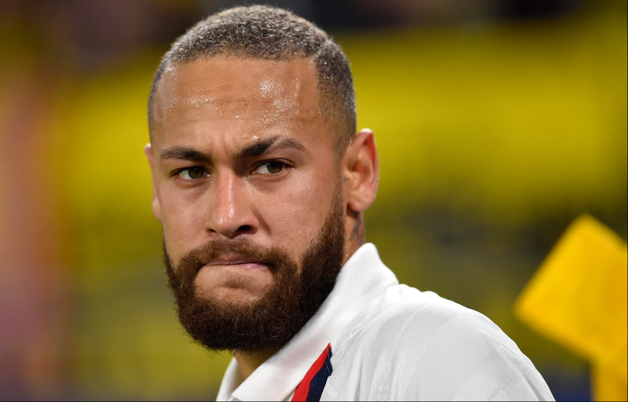 Crack dentro y ¿fuera? de las canchas. Neymar es un genio y figura, aunque a veces se comporte como adolescente. Te contamos todas las indisciplinas y polémicas que han puesto al PSG en jaque.