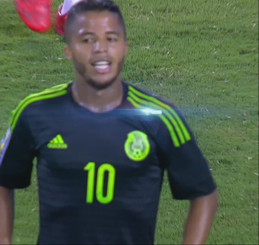 10 Giovani dos Santos – En 30 minutos, a Giovani se le marcaron cuatro fueras de lugar y no lució en el tiempo que estuvo en el campo. Salió a los 46 minutos de juego con una lesión. 5