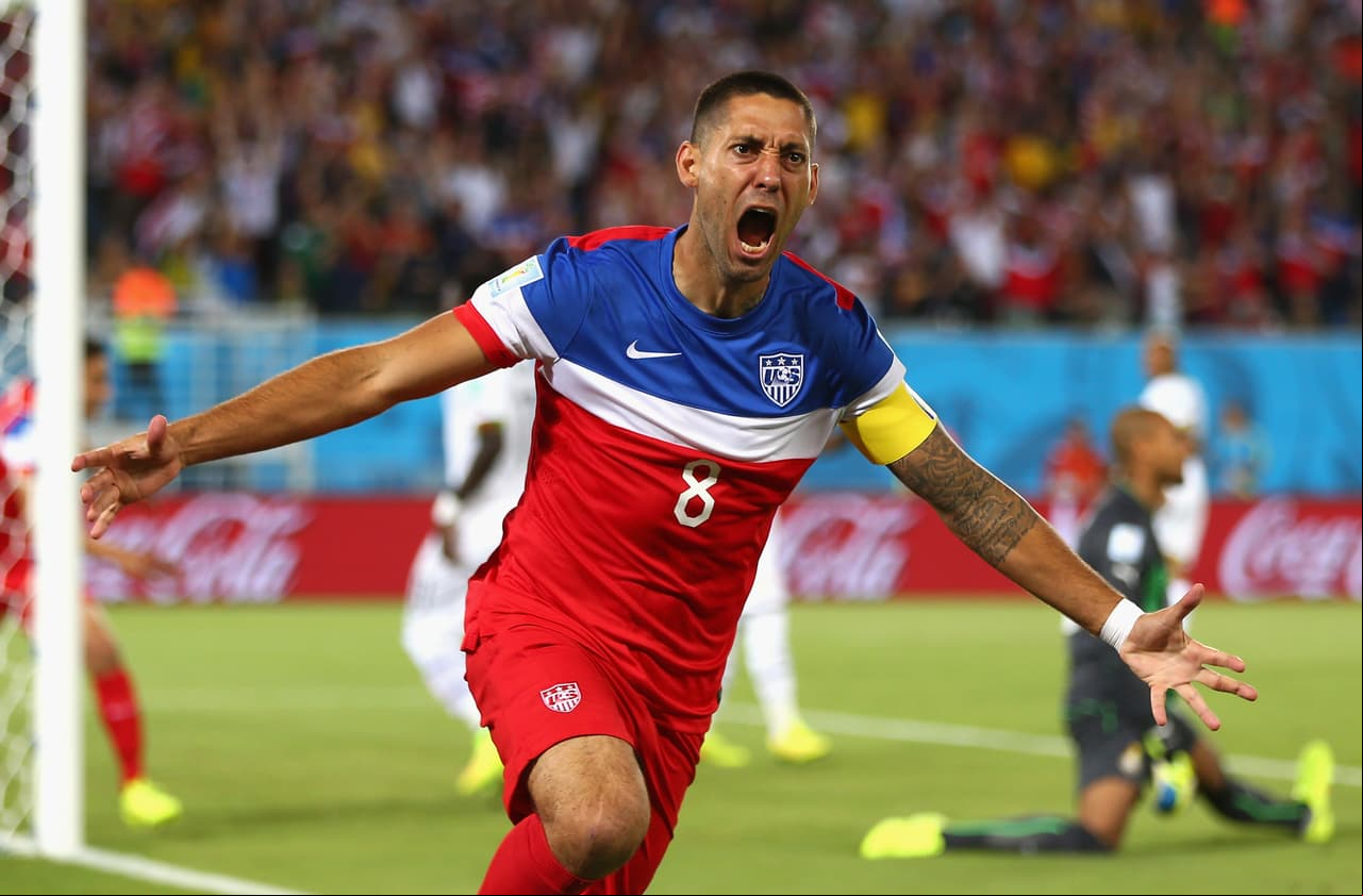 Clint Dempsey. Posición: Delantero. Edad: 33 años. Club: Seattle Sounders FC (MLS). Veces seleccionado: 122. Descripción: Es el futbolista más experimentado del equipo y el más emblemático, el gran referente en el ataque y en quien recae las responsabilidad de los goles. Buen rematador, letal en espacios largos.