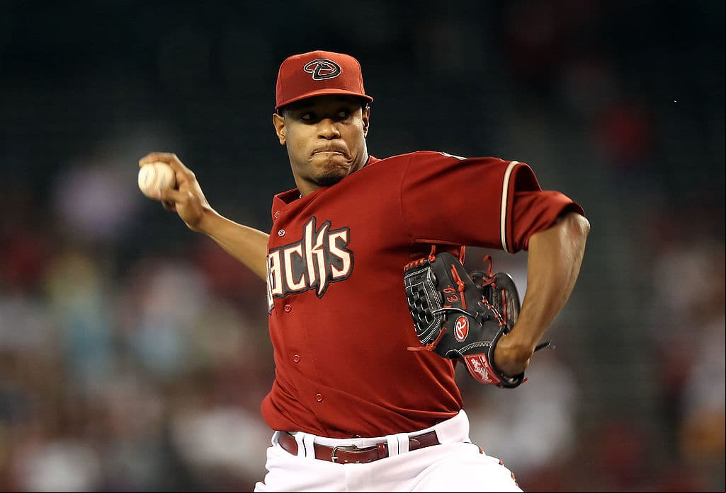 La campaña de 2010 la inició vistiendo el uniforme de los Arizona Diamondbacks.