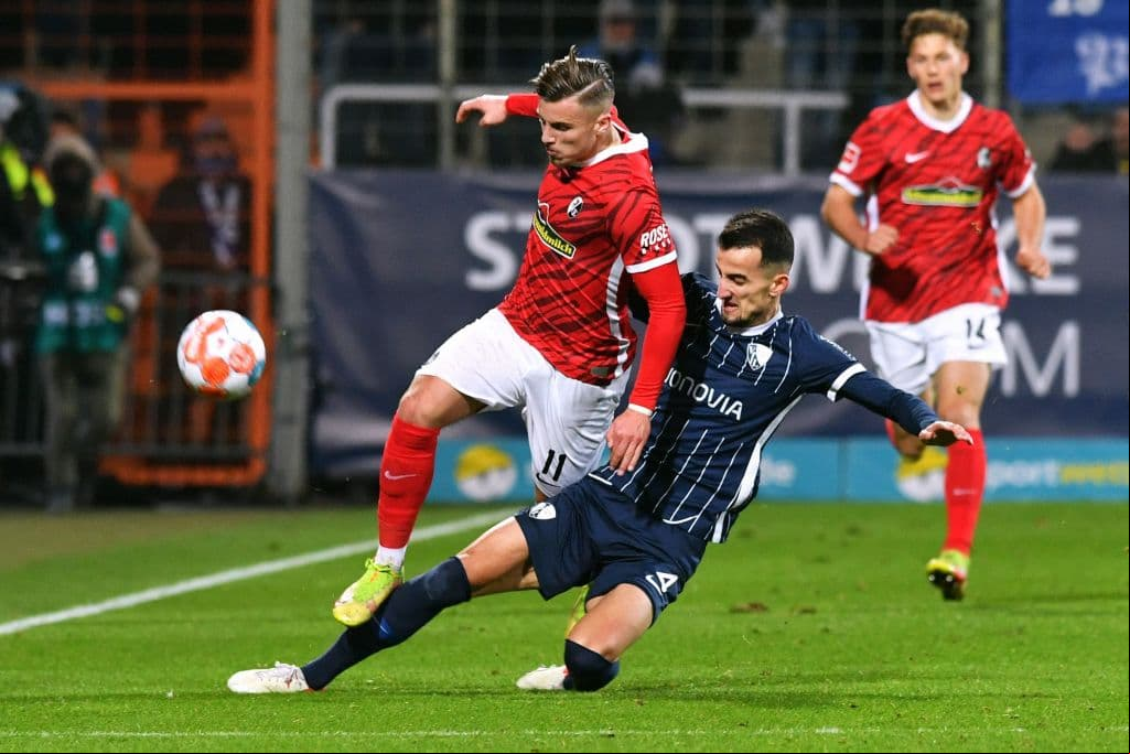 FC Koln sorprende al Borussia Moenchengladbach y les pegan 4-1, Augsburg le roba la victoria al Hertha en el último minuto y empatan 1-1, Hoffenheim no se toca el corazón y golean 3-6 al Greuther Furth, Bochum remonta el Freiburg y se imponen 2-1, en el regreso de Haaland, el Borussia le pega 1-3 al Wolfsburg y el Bayern cierra el día en victoria 1-0 sobre el Arminia Bielefeld.