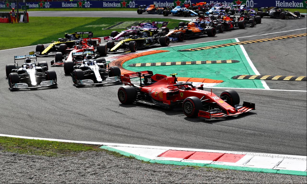 Charles Leclerc en la arrancada del GP de Italia de 2019.