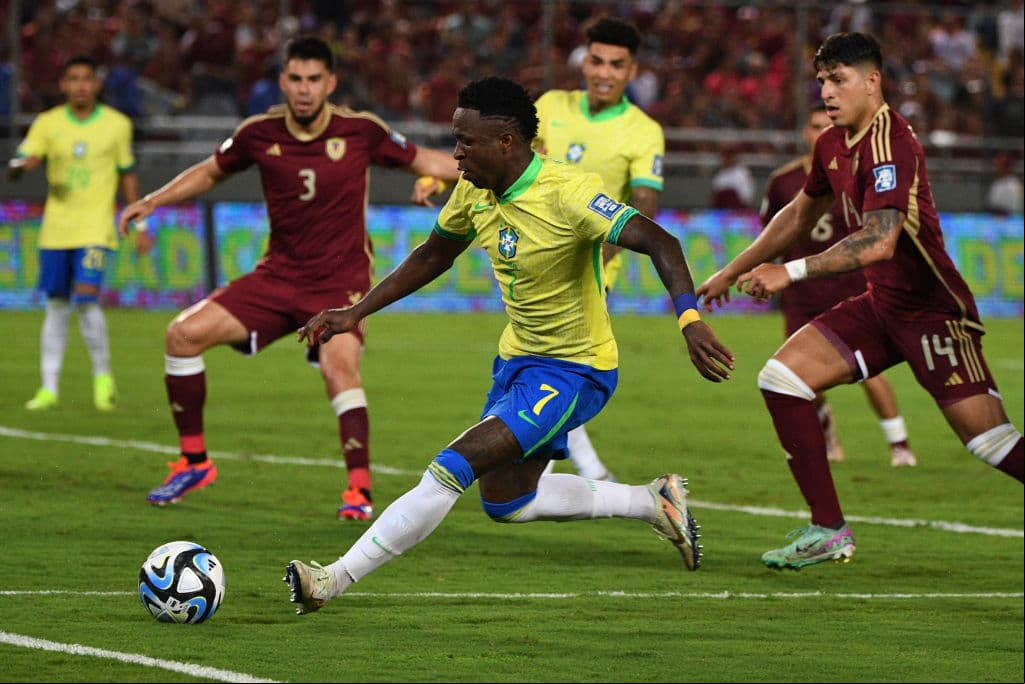 ¡Entre penal fallado y aspersores activados! Brasil empata con Venezuela