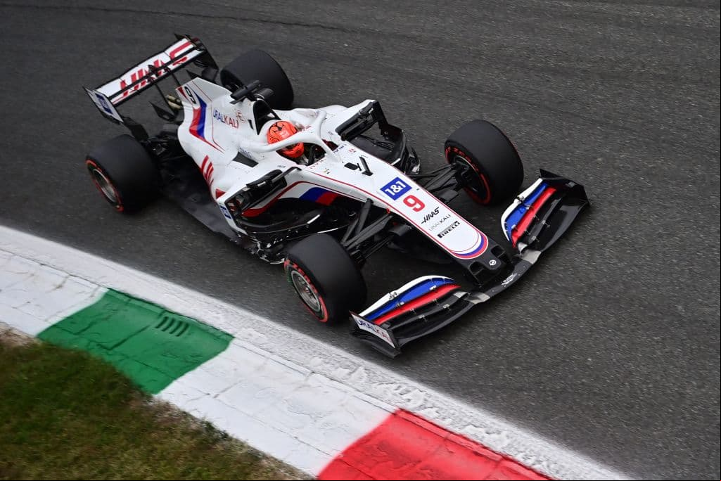 El mexicano Sergio Pérez saldrá desde la novena posición al Sprint del Gran Premio de Italia. El fiinlandés Valtteri Bottas de Mercedes saldrá primero este sábado en la clasificación al esprint al ser el más rápido en la tercera ronda (Q3) de clasificación con un tiempo de un minuto, 19 segundos y 555 milésimas.