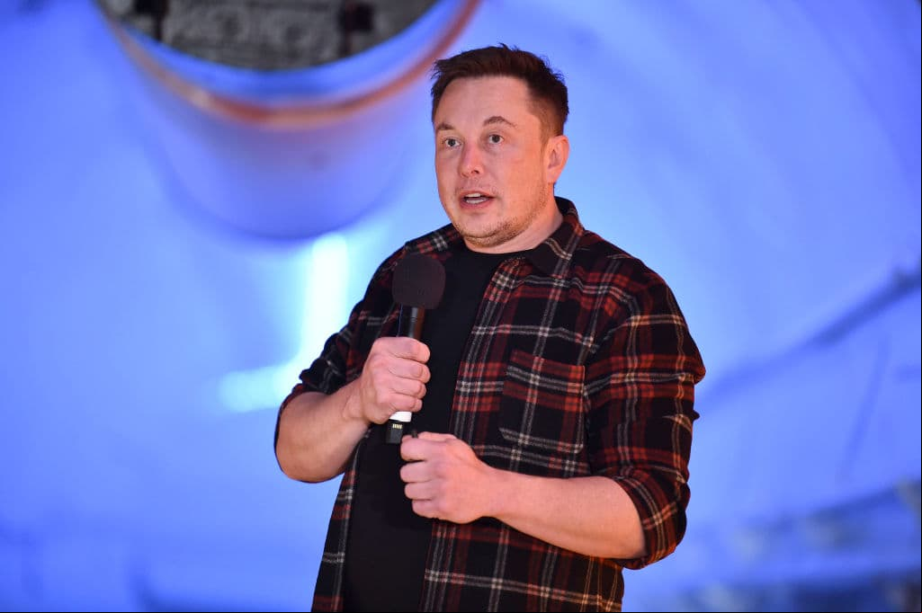Dentro de las respuestas de Elon, resaltó una en la que le contestaba a Pranay Pathole, ingeniero de Machine Learning.
<br>