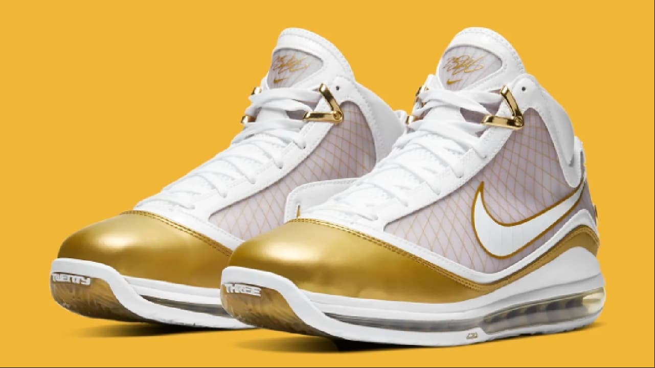 En el duelo ante los LA Clippers el 25 de diciembre de 2019, LeBron James utilizó este hermoso diseño para brillar en la duela.