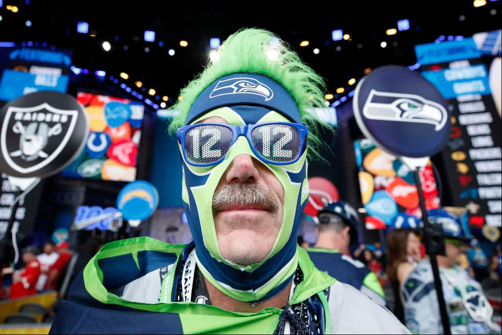 Así se vivieron los momentos previos a la edición 2019 del Draft de la NFL. Imperdibles imágenes de los fanáticos más apasionados del mundo.
