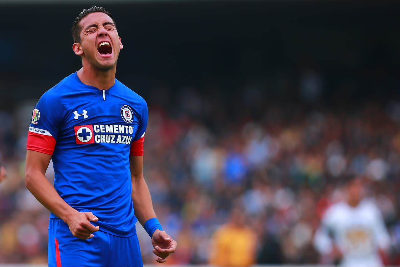 El regreso de Javier Salas, centrocampista del Cruz Azul, después de seis meses como baja por lesión.