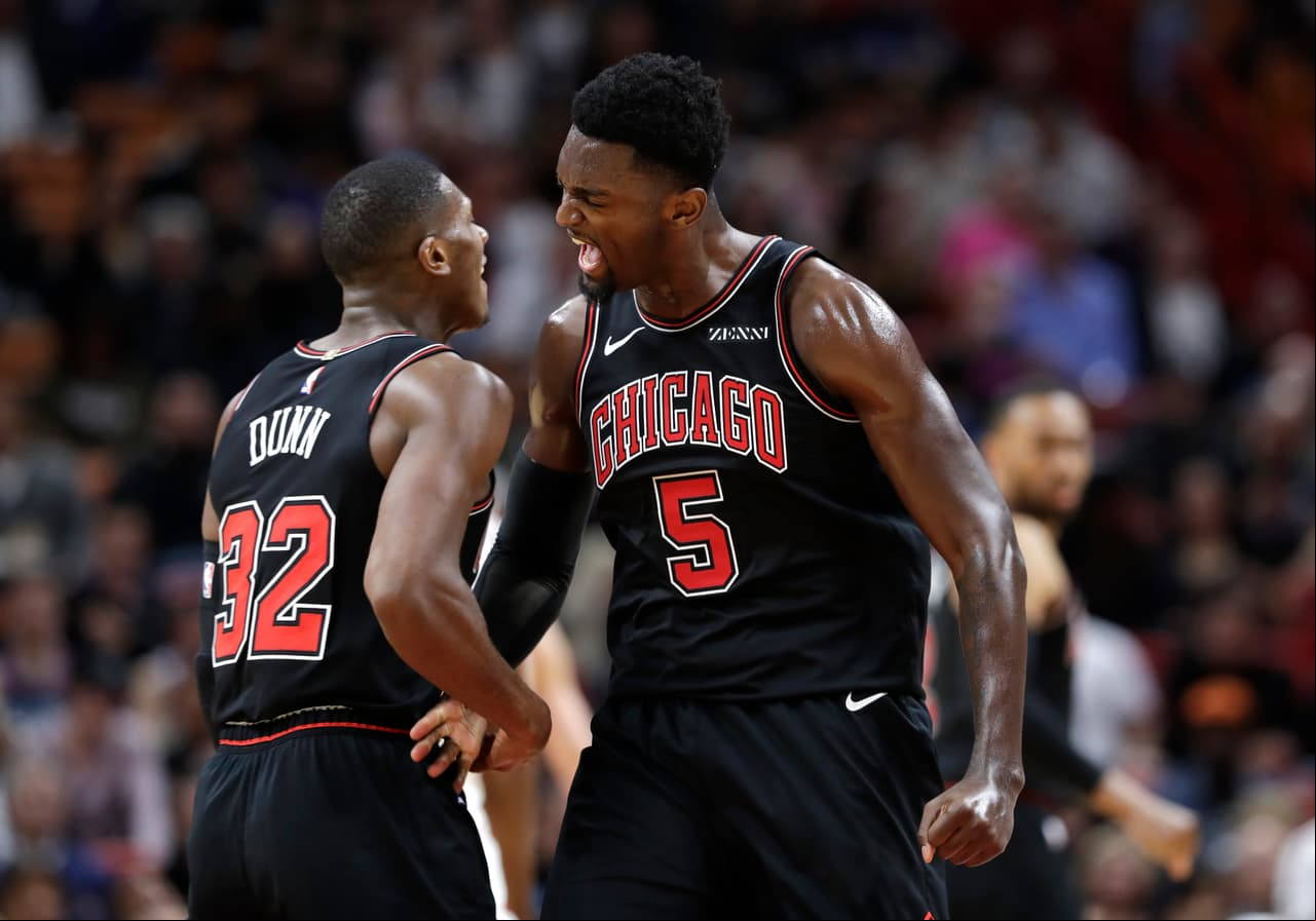 Bulls 105-89 Heat: Bobby Portis brilló para los de Chicago en el American Airlines Arena de Miami. El jugador de los Bulls logró 26 puntos, cuatro rebotes y dos asistencias, sin embargo siguen muy lejos de la zona de playoffs con 12 triunfos y 40 derrotas.