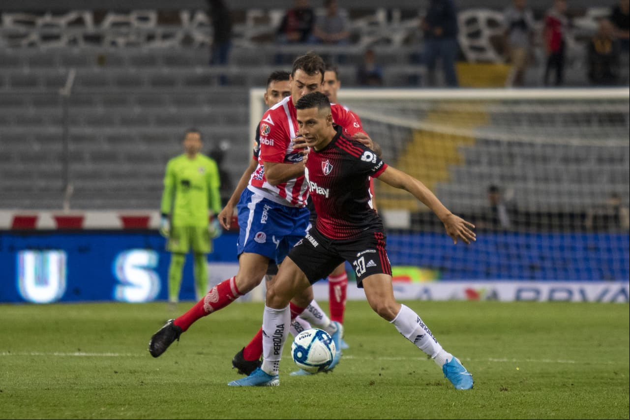 Con goles de Juan Castro al minuto 61 y Nicolas Ibañes al 90+3, el Atlético san Luis gana y pone en problemas al Atlas.