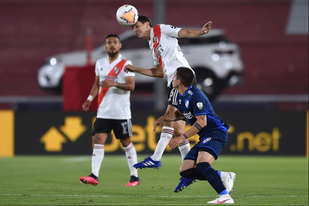 Con goles de Gonzalo Montiel al 67' y Bruno Zuculini al 90+6', River toma una cómoda ventaja en los cuartos de final.