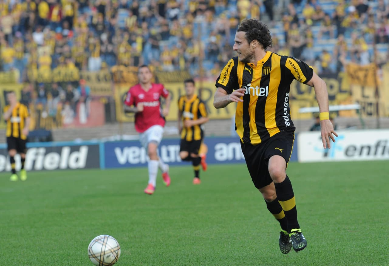 Forlán se estrena como goleador de Peñarol en empate de Liga a puerta cerrada