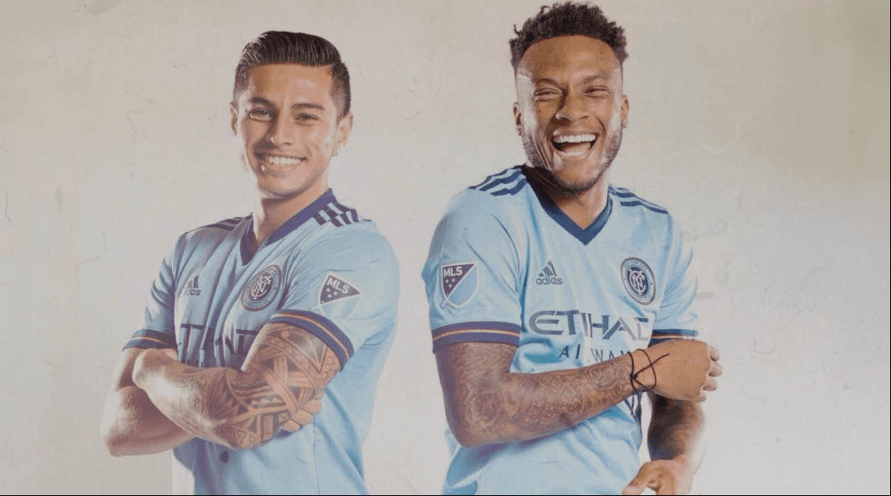 Matarrita en una de las fotos oficiales del New York City junto a su compatriota Rodney Wallace.