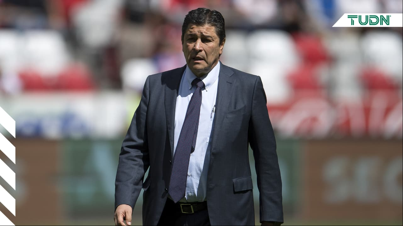 Luis Fernando Tena desea continuar al mando de Chivas.