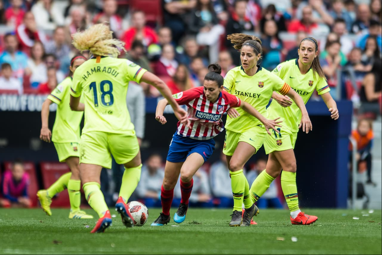 Atlético de Madrid buscó sacudirse sin éxito de ese gol en contra, que acercaba a su rival en la clasificación general.