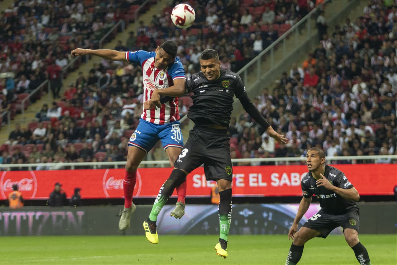 Las pelotas a´éreas no representaron ningún peligro en este partido.