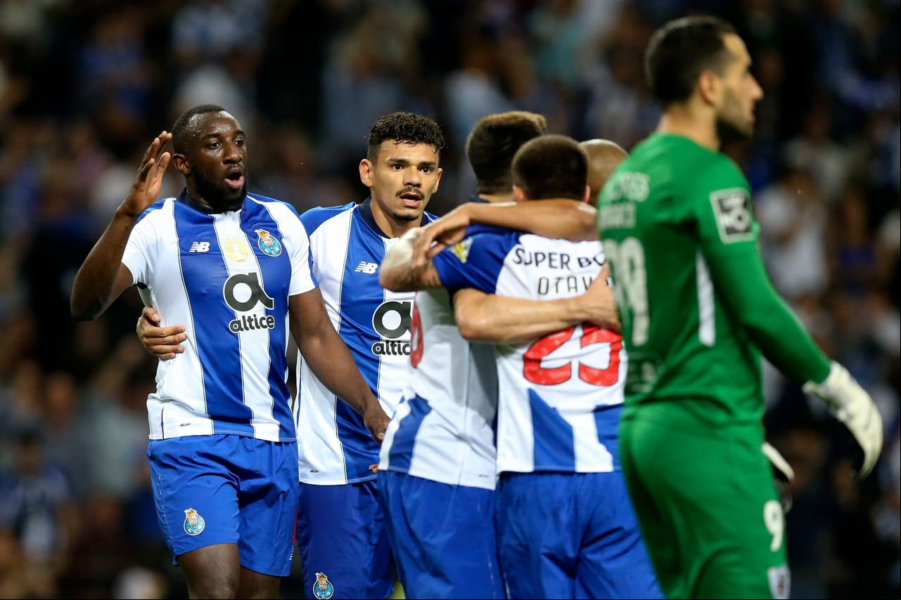 El Porto llegó a 75 puntos, tres más que el Benfica que el lunes se enfrentará al Marítimo como local, a falta de cinco fechas para el final de la Primeira Liga.