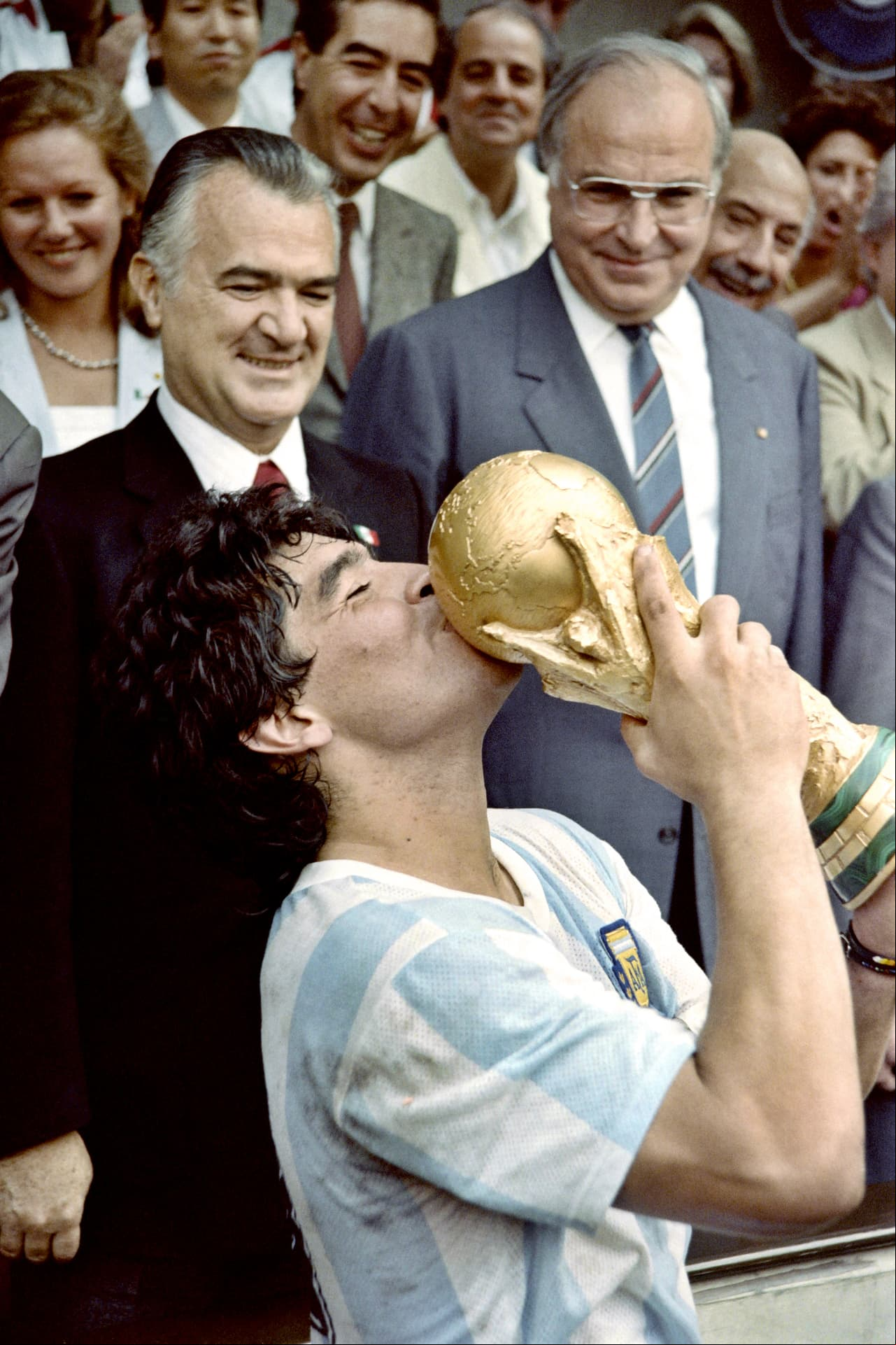 Diego Maradona lideraría a Argentina a su segundo título en un Mundial en México-86. El estrellato del '10' llegó a su punto más alto y su figura era ya considerado por muchos como la del mejor de la historia del fútbol.